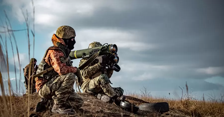 На Донбассе массированные обстрелы, тяжело ранили двоих военных