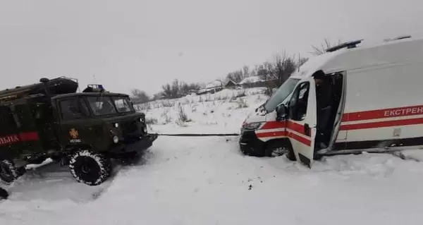 Дніпро, Миколаїв та Одеса паралізовані через сильні снігопади.