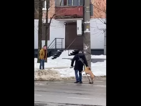 В Днепре мужчина натравил собаку на пенсионера. А потом сделал вид, что это случайность 