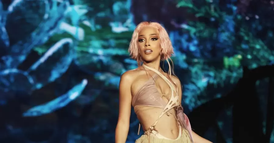 Поліція заарештувала фаната Doja Cat, який погрожував глядачам бомбою, щоб швидше потрапити на концерт