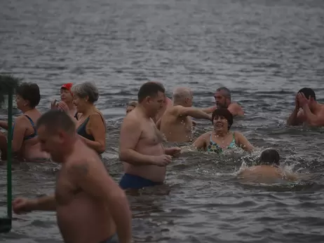 Де в Києві викупатися в ополонці на Водохреща: названо список місць