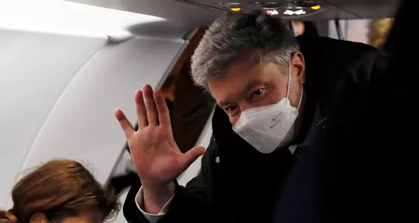 Порошенко вилетів до України. У Києві на нього вже чекають поліція та однодумці