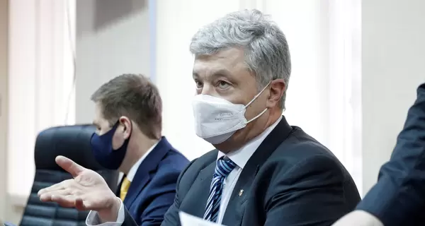 В Офісі президента заявили, що Порошенко перетворив явку на суд на виступ із масовкою