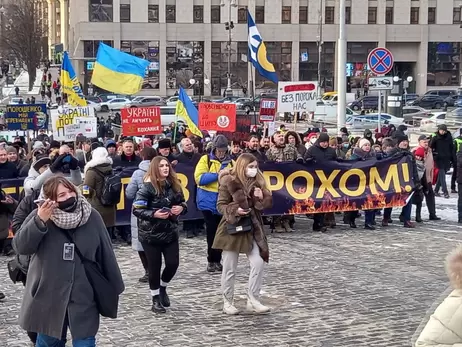 Декілька тисяч прихильників Порошенка мітингують на Банковій, де Зеленський зустрічався з Блінкеном