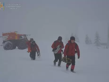 На Закарпатье группу туристов накрыла лавина, есть пострадавший