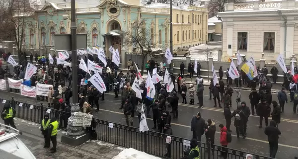 Налоговое кольцо сжимается: почему протестуют ФОПы и чем грозят предложения властей продавцам, айтишникам и парикмахерам