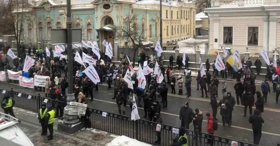 Податкове кільце стискається: чому протестують ФОПи і чим загрожують пропозиції влади продавцям, айтішникам та перукарям