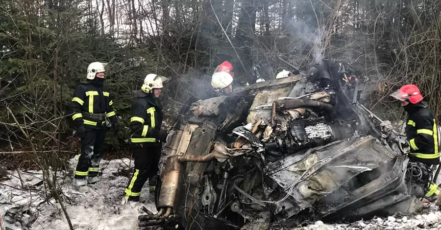 На Прикарпатье столкнулись три автомобиля, один человек сгорел и двое получили травмы