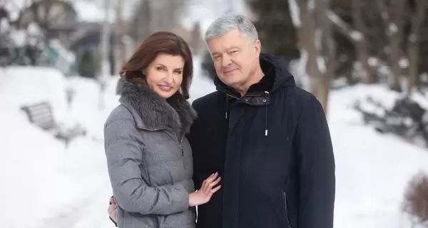 Порошенко привітав дружину із ювілеєм віршами, а потім ще й квітами