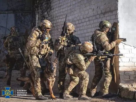 Бензопила проти ствола. Копачі бурштину під Рівним пішли на конфлікт із СБУшниками, ті відстрілювалися: вісім поранених