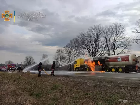  В Ивано-Франковской области второй день горит цистерна с газом 