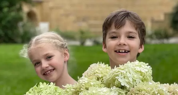Алла Пугачова показала, як молодші діти вчаться повзати по-пластунськи: Захисник Гаррі. Війна і мир