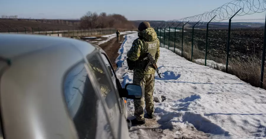 Зброю не вилучать, але дороги можуть перекрити: подробиці режиму НП