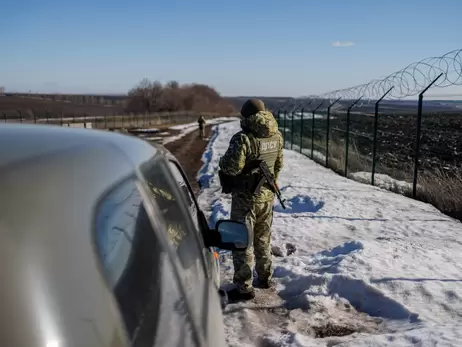 Зброю не вилучать, але дороги можуть перекрити: подробиці режиму НП