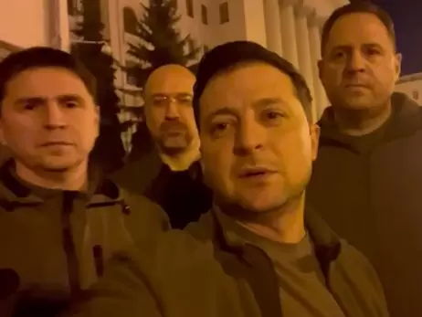 Зеленський записав відео біля Офісу президента: Ми всі тут, захищаємо нашу незалежність