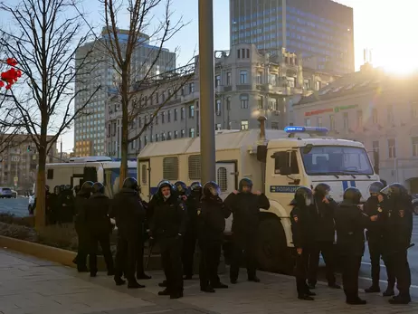 РФ, добро пожаловать в 90-е! Экономисты о том, как банковские карты россиян превратятся в «тыкву»