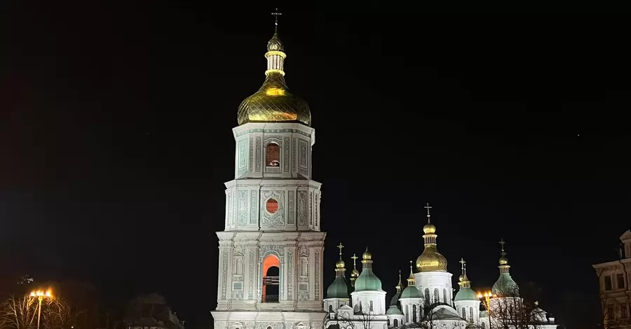 Добрий знак? На Софії Київській встановили оновлений хрест замість того, що впав