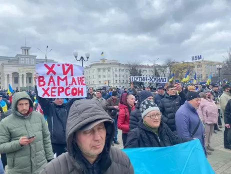 Пекарь из захваченного Херсона: Муку ищем по всему городу, а булочки начиняем, чем бог послал