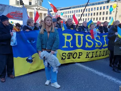 Звезды во время войны: Кароль на митингах в Польше, Джамала поет «1944» в Европе, а Вакарчук ездит по разбомбленным городам