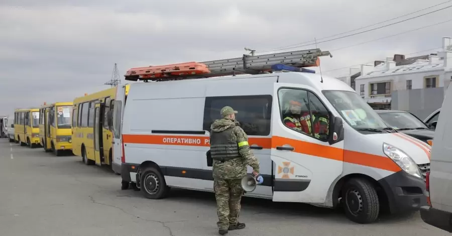 Эвакуация из Мариуполя: уже 2 тысячи машин смогли вырваться из города