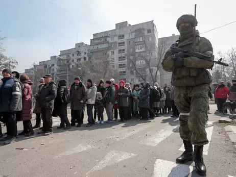 Оккупанты насильно вывозят мариупольцев в Россию, дезинформируя, что 