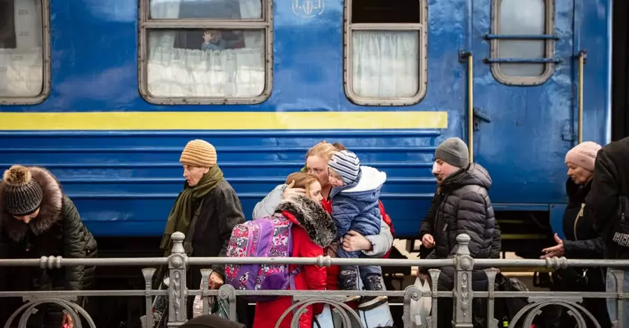 На Київщині під обстріл російських окупантів потрапив евакуаційний потяг