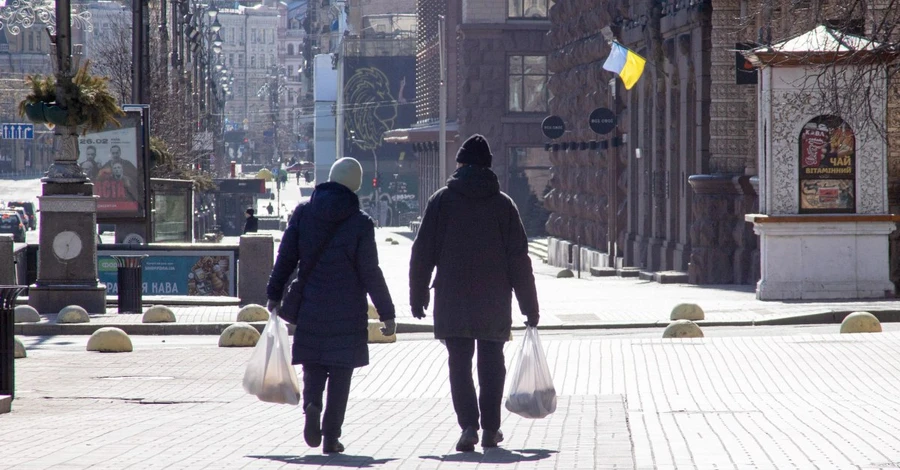 В Киеве с 1 апреля можно будет купить алкоголь и взять велосипед напрокат