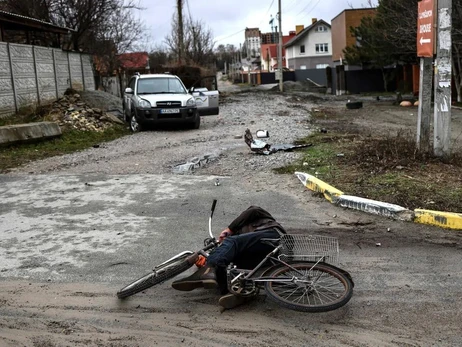 Прем'єр Японії вимагає суворо покарати РФ за військові злочини у Бучі, Борис Джонсон – теж