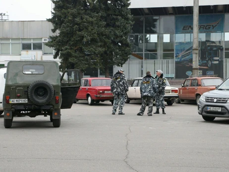 Знову потужні вибухи у Дніпрі: від аеропорту не залишилося живого місця