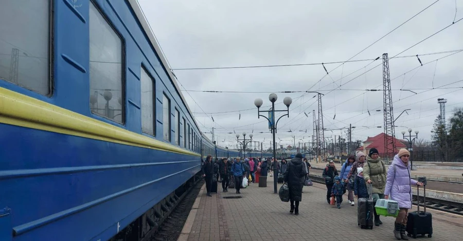 Впервые с начала новой войны из Польши в Украину вернулось больше людей, чем выехало