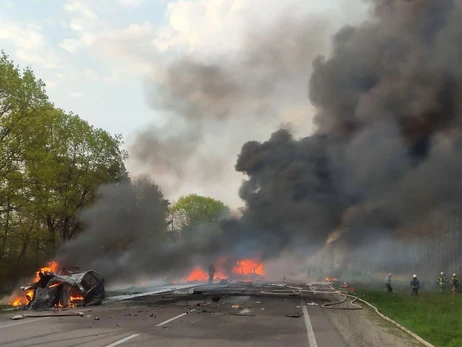 Бензовоз та автобус зіткнулися на трасі Київ-Чоп, 17 загиблих