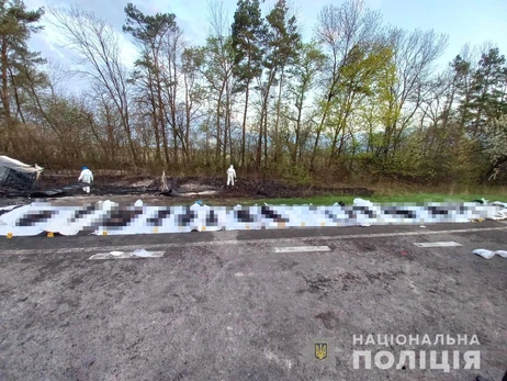 Жертвами ДТП с бензовозом и пассажирским автобусом в Ровенской области стали 26 человек