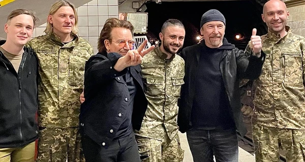 Легендарная рок-группа U2 приехала в Киев и спела в подземке