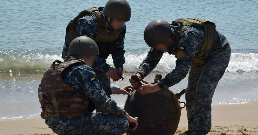 На одесский пляж прибило две морские мины. Их подорвали в безопасном месте