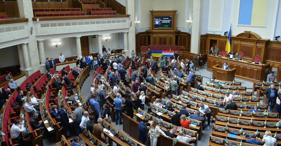 Військові ініціативи Верховної Ради: підселення військових, вилучення авто та мобілізація пенсіонерів