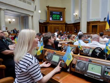 В Украине запретили музыку в такси, гастроли россиян и переводы книг на русский