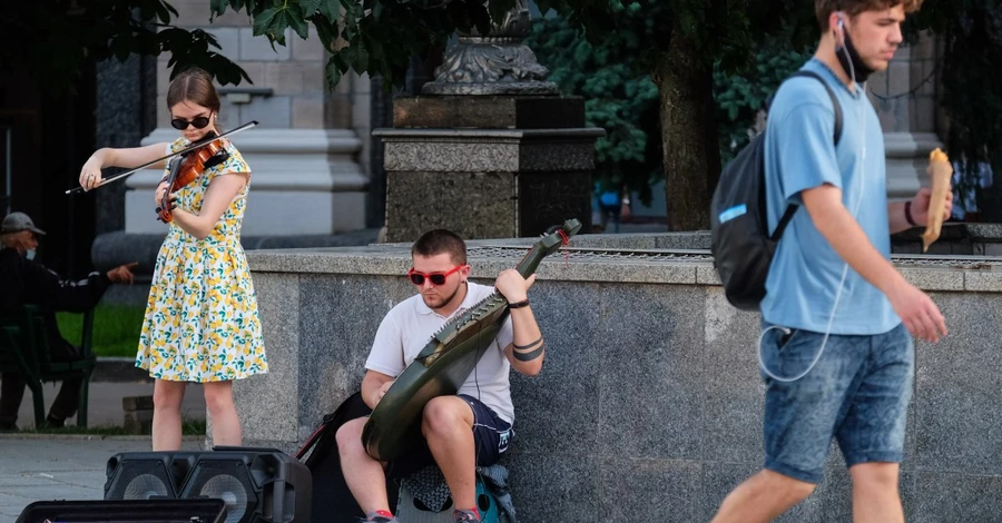 Заборона російських пісень: Висоцького та Токарєва вмикати можна, Окуджаву – ні