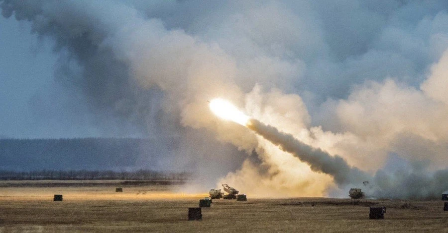 Військові показали перше бойове застосування американських РСЗВ HIMARS