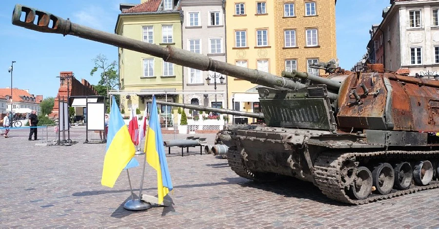 У Варшаві показали підбиті в Україні російські танки