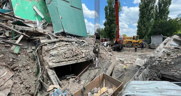 Прощання із загиблими у Чугуєві: над їхньою могилою кружляли лелеки