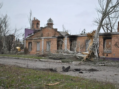 Пекло в Пісках, подвиг виховательки і дельфіни, що гинуть: топ-7 матеріалів тижня