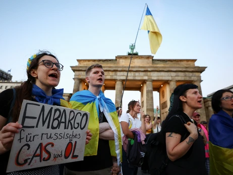 Рідше митися і жити в сутінках: Європа готується зустрічати зиму без російського газу