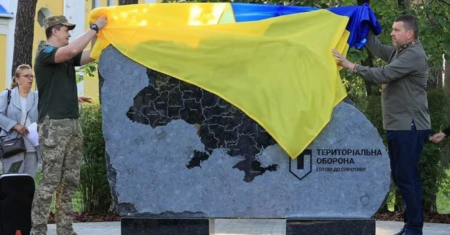 В Ірпені встановили перший в Україні пам'ятник теробороні