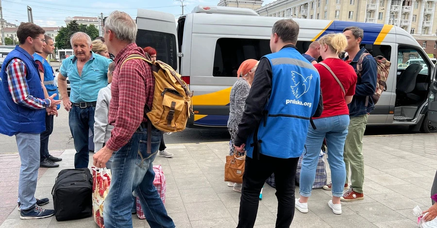 Помощь переселенцам в Украине: государство пытается, но пока не очень получается