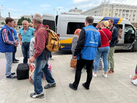 Допомога переселенцям в Україні: держава намагається, але поки що не дуже виходить