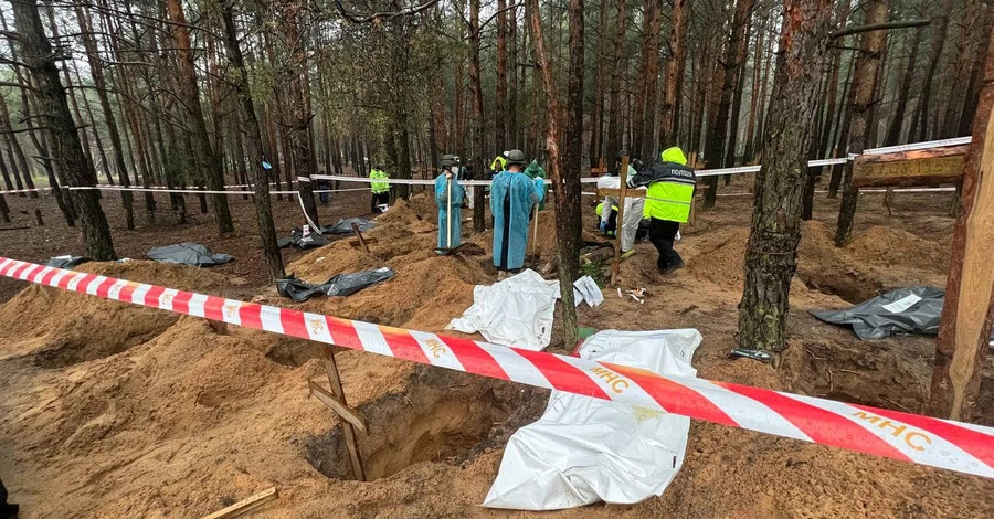 Масове поховання в Ізюмі: вилучено вже 447 тіл загиблих, у багатьох немає кінцівок