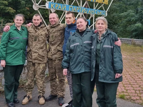 Україна повернула з російського полону чотирьох морпіхів та двох цивільних