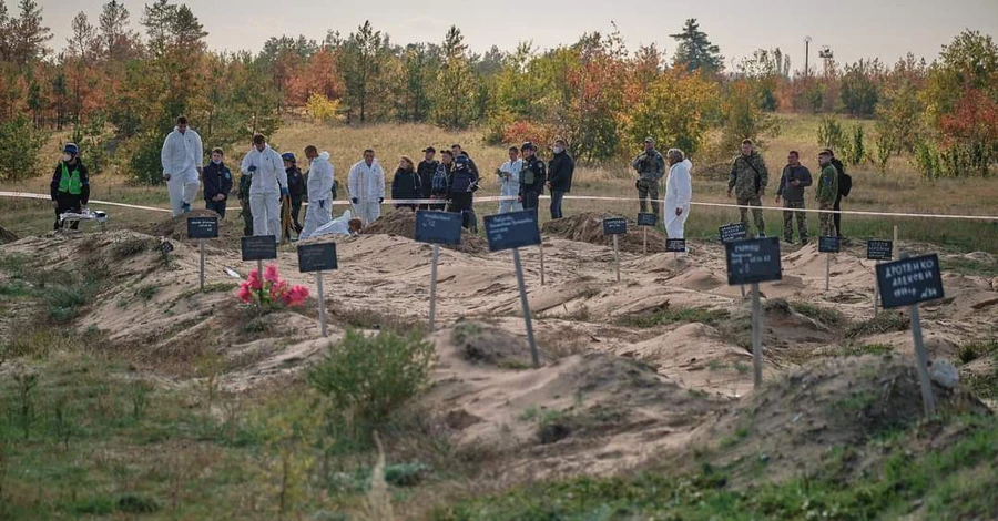 В освобожденном Лимане нашли массовое захоронение и братскую могилу