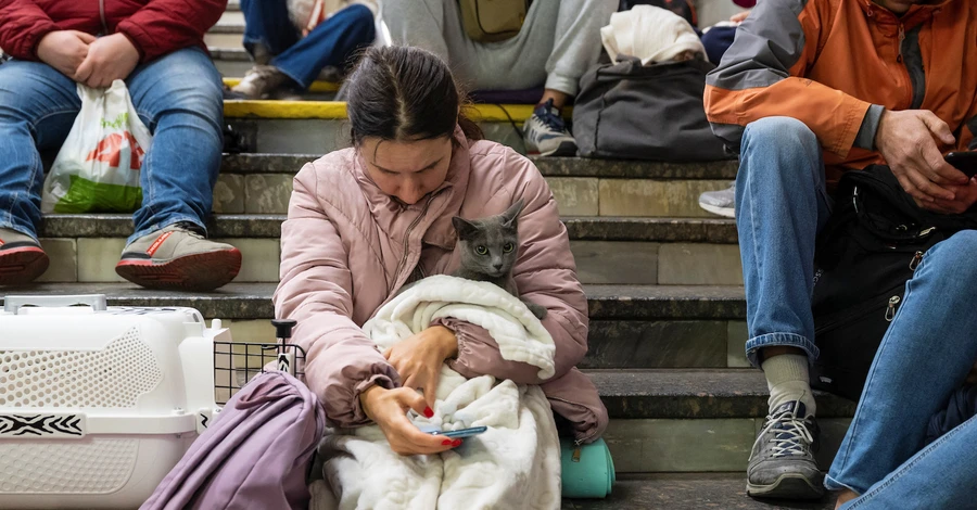 У Києві зрізатимуть замки із закритих під час тривоги бомбосховищ