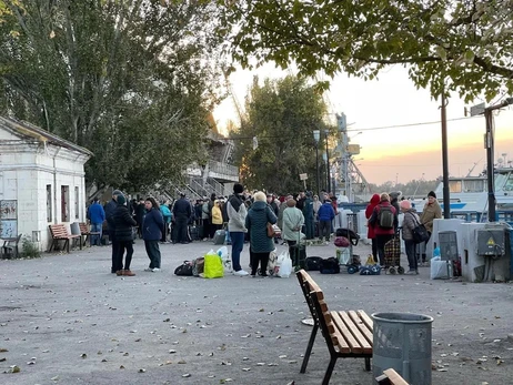 У Херсонській області окупанти розпочали евакуювати свої 